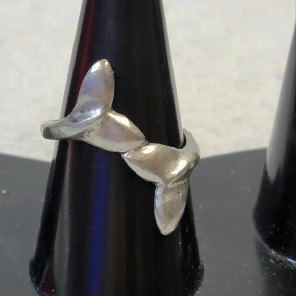 Whale Tail size  5.75 - Picture 1 of 6
